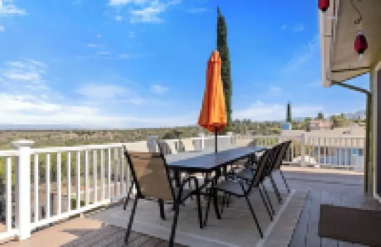 Luxury Three Bedroom Home with Amazing Views Near Sedona & Wineries