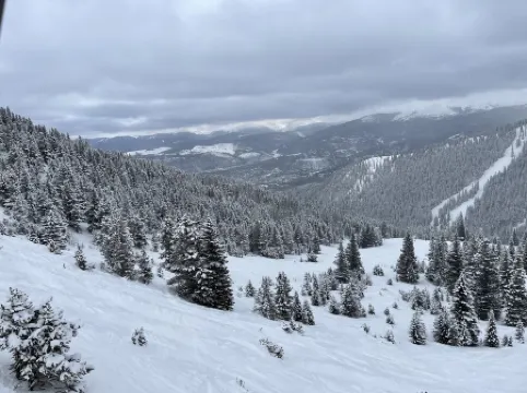 NEW MODERN SKI TOWNHOME WITH AMAZING MOUNTAIN VIEWS, PRIVATE HOT TUB, FIRE PLACE