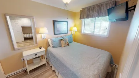 Oceanfront, Top Floor/ Corner Sea Cabin, Gorgeous Views with Pool