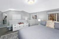 Charming cottage in Denver's Park Hill neighborhood. Fenced yard + pet friendly.