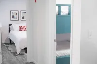 Modern Themed 3 Bedroom Apartment with-in Walking Distance of Downtown JC