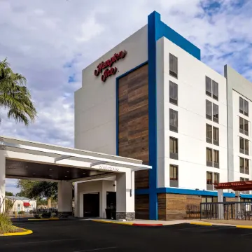Hampton Inn San Antonio-Downtown (River Walk Area) Отели рядом с достопримечательностью «Торговый центр Rivercenter»
