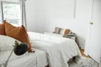 Unique Gardens Cottage · Unique Gardens Cottage - surrounded by flowers Hotels in Chester County