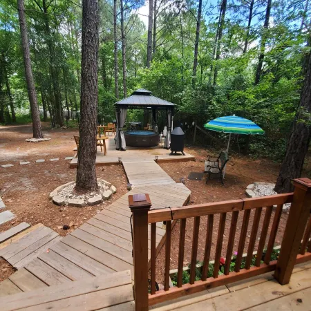 Tiny house (studio) and camper in campsite, accommodates 6 people total!