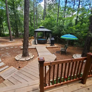 Tiny house (studio) and camper in campsite, accommodates 6 people total!