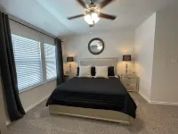 Stunning new home that has it all!  Great Location! 샤론 펠로프십 처치 오브 달라스 주변 호텔