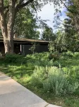 Hot Tub with a View, Private Modern Garden Level Apartment, Conservancy Access Hotels near Walmart