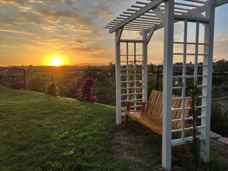 Resort-style Home with stunning views, pool, hot tub, putting green