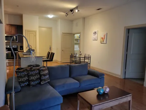 Walk to NRG | Drive to Med Center, 2 Bed/2Bath w/Courtyard View - King Beds
