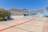 Bayfront Luxury House with Pool near Kemah Boardwalk with Pier