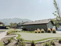 Luxury Townhome: Peloton, WiFi, Hot Tub, Mtn Views