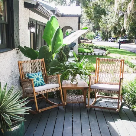 WALK to restaurants, lighthouse and shops! Charming cottage, cozy & bright!