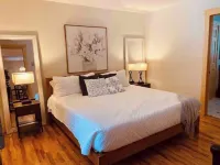 Cozy cabin, amazing location for snowmobiling, skiing, hiking, climbing.