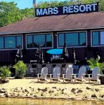 Winter Getaway with Cozy Fireplace in This Elegant Lake Geneva Condo & King Bed. Hotels in Geneva