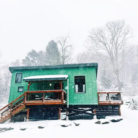 The Tiny House @ Deep Creek Lake - centrally located to everything Deep Creek
