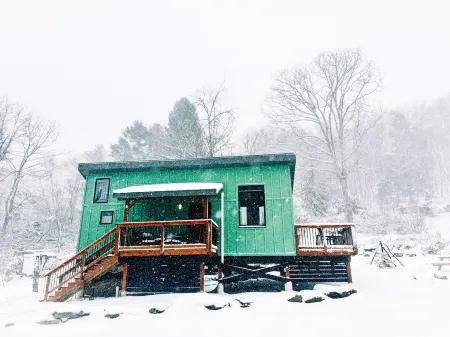 The Tiny House @ Deep Creek Lake - centrally located to everything Deep Creek