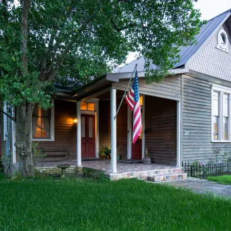 Downtown, Free wine, Courtyard, Porches, 1885, Keyless, Private