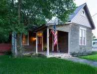 Downtown, Free wine, Courtyard, Porches, 1885, Keyless, Private
