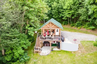 ENJOY HOT TUB & MOUNTAIN VIEWS