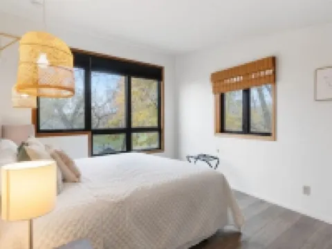 The Rest on the River - projector - fire pit - sunroom - contractors welcome Hoteles en Cedar Falls