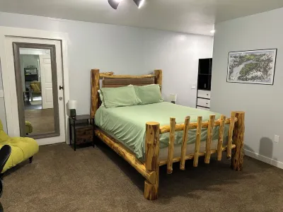 Cozy 1 bedroom apartment near Anchorage Hotel in zona Paint a Scarf Alaska