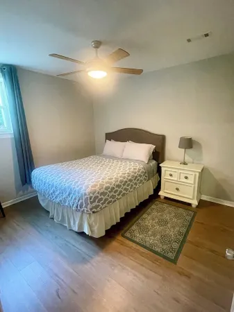 Serene Vacation Home with Kayaks & Ample Space Отели рядом с достопримечательностью «Just Aircraft»