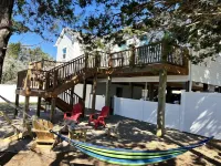 Beautiful house minutes from the beach!