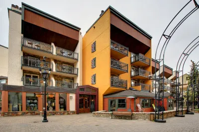 1 min. to slopes!Wake up & Ski! Steps to ski lift/gondola, shops & dining!