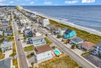 Huge Beach House: Pool & Arcade