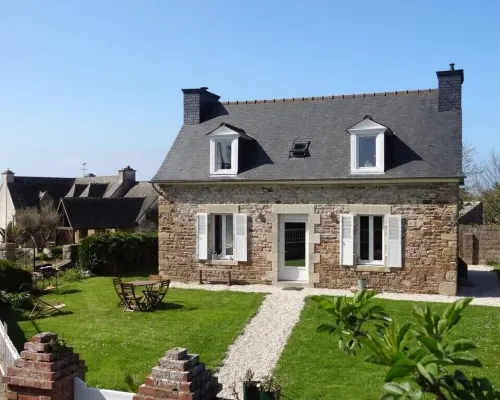 300m from the SEA, Breton house with large garden and sea view - WIFI Hotels in Ploubazlanec
