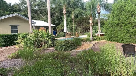 Heated salt water pool, close to beaches, includes free pass to Honeymoon beach Отели рядом с достопримечательностью «Pop Stansell Park»