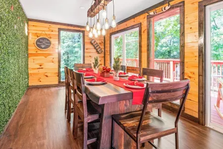 Cozy Family Cabin in charming Smoky Mountain- Pets allowed