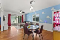 NEW Magical Family Fun! 10 Mins to Disneyland, Private Pool/Bounce House! Hotels in Fullerton