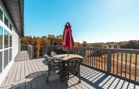 Spacious 4-bedroom house in prime Saint Robert location with modern amenities Отели рядом с достопримечательностью «Uranus Fudge Factory And General Store»