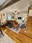Cozy historic cottage in the woods. 10 minute walk to town