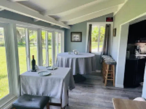 Cozy Lake Front Cottage