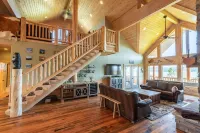 Stunning property with water and mountain views - Sleeps 10