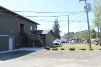 1 Mile from Spirit Mountain Casino! Cozy apartment that sleeps 6