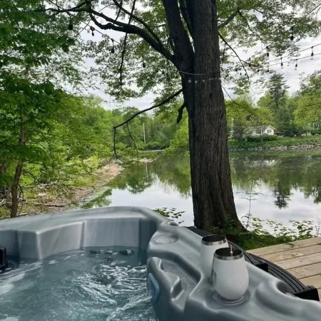 Peaceful Riverfront Cottage with Private Hot tub