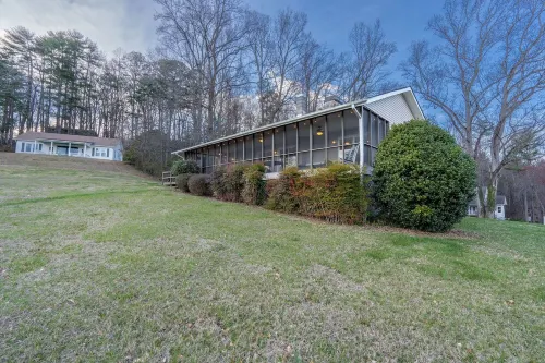 Lake view and lakes access home on Lake Chatuge -mountain view -spacious home.