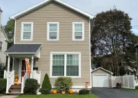 Large 3 bedroom, downtown,  central air, pet friendly Hotels near Play Space ABC Cayuga