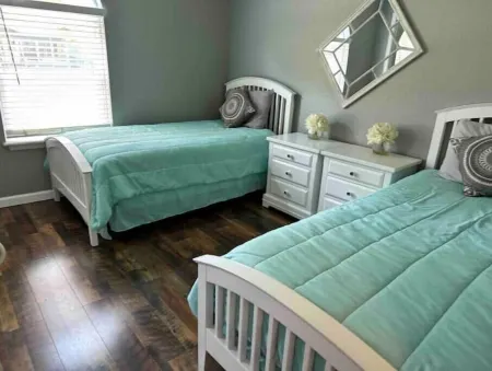 The Houston House: Convenient, Clean, and Newly Remodeled Home