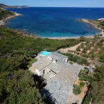 Shorefront villa offers great amenities and views giving onto the beach below Hotels in Corbara