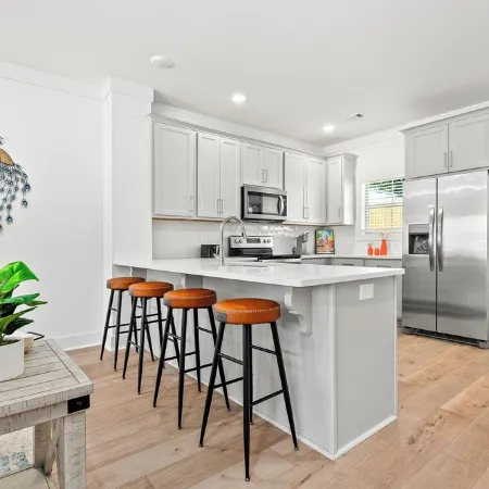 Charming 2-bedroom townhome with WiFi, minutes from Auburn University's campus