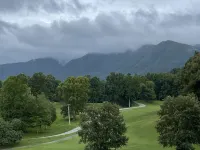 Sensational Sunrise Views overlooking golf course w/ incredible mountain views! Hotels in Townsend