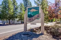 NEWLY RENOVATED Basecamp for Outdoor Adventures w/ BBQ, Shared Hot Tub & Pool