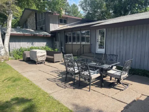 Lake Home,1st Floor only, in a quiet Lake Antoine neighborhood. Hotels near Iron Mountain City Park