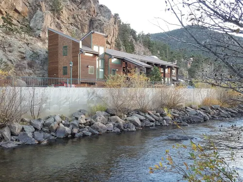 Downtown Loft with Balcony, across from river confluence, walk to restaurants