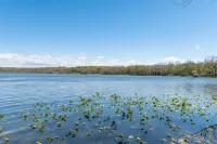 Farm and Lake: Remote Getaway