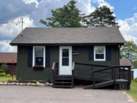 On the Eagle River Chain, Pier Slip, Kayaks, Wi-fi, AC, On Snowmobile Trail Hotels in Lincoln